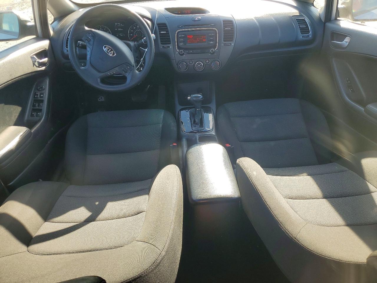 2017 KIA FORTE LX photo 8