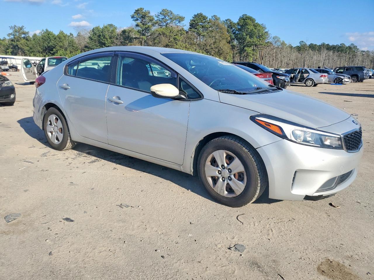2017 KIA FORTE LX photo 4
