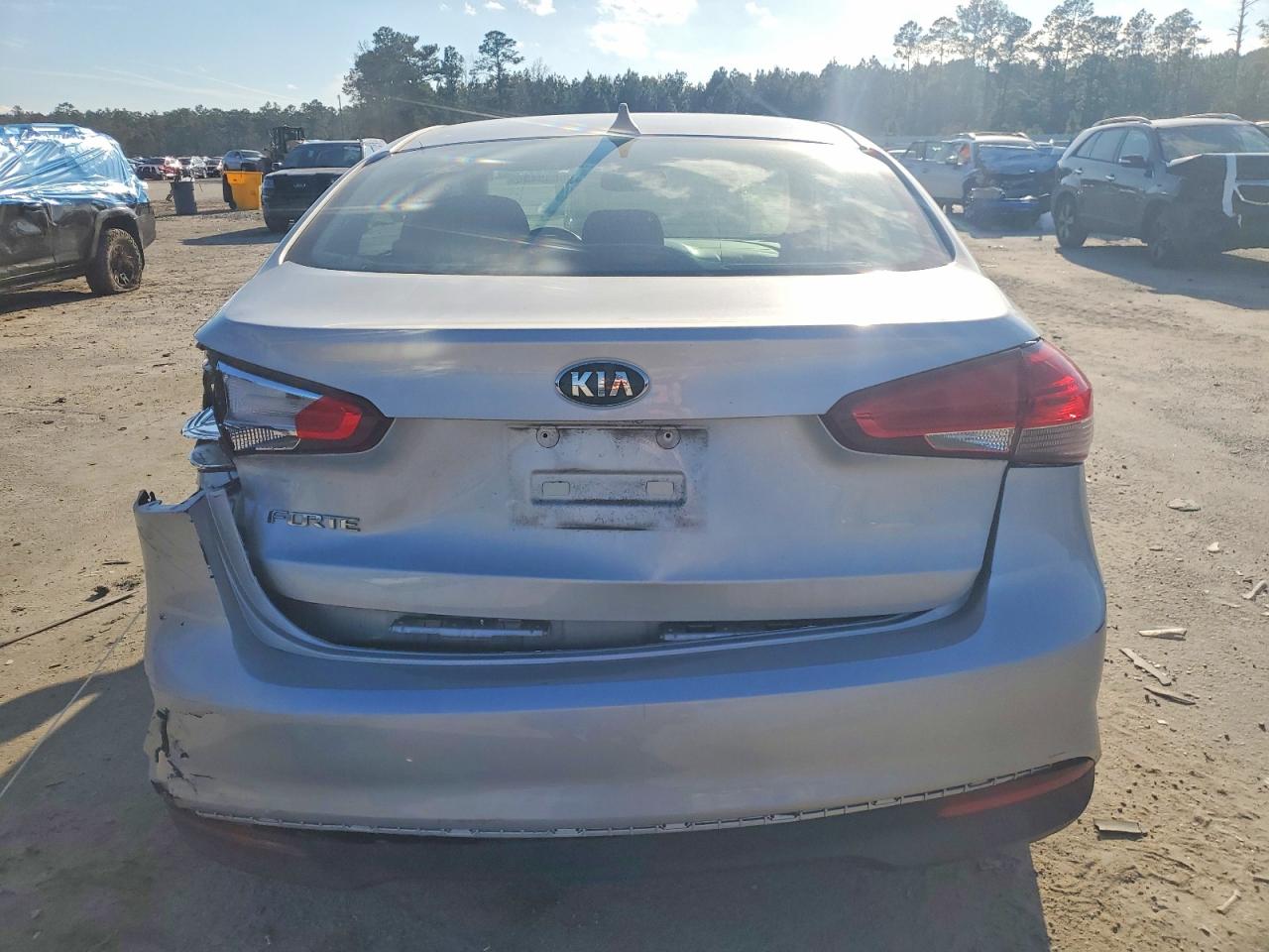 2017 KIA FORTE LX photo 6
