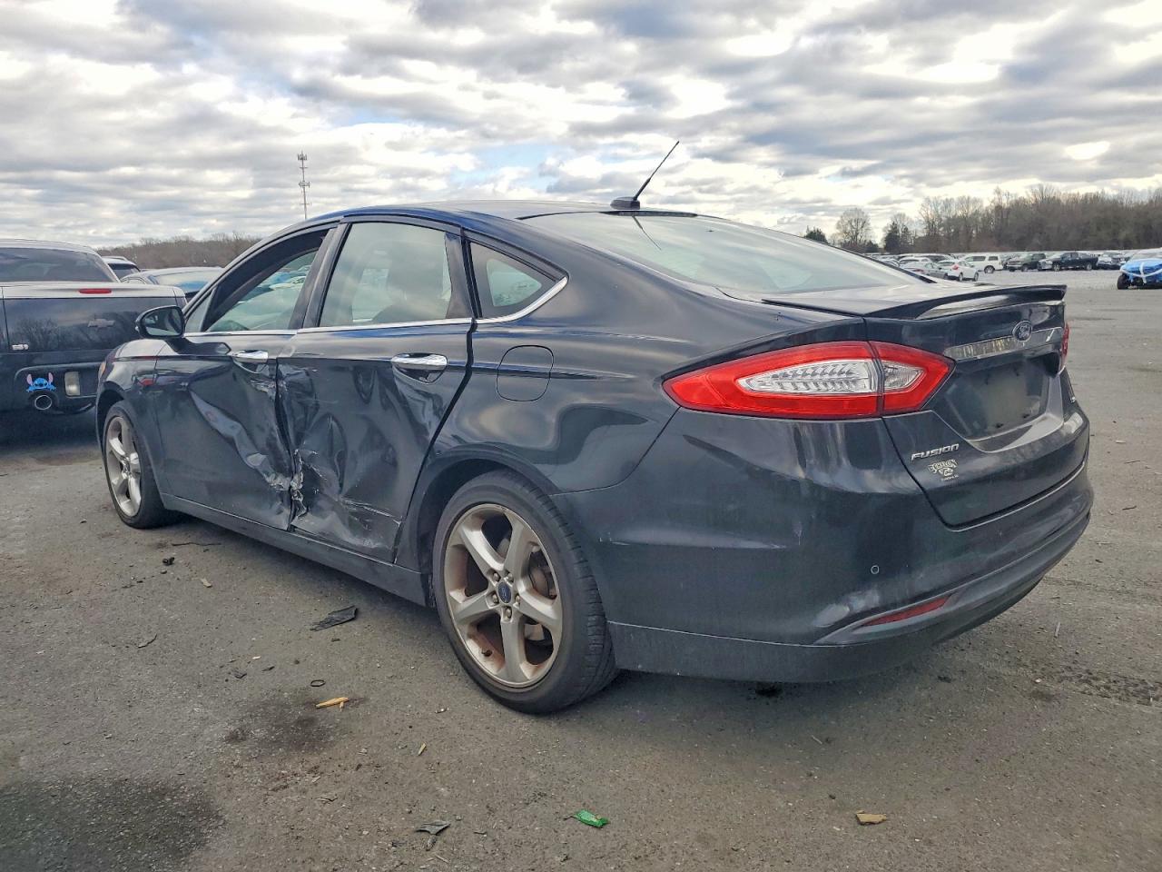 2014 FORD FUSION SE photo 2