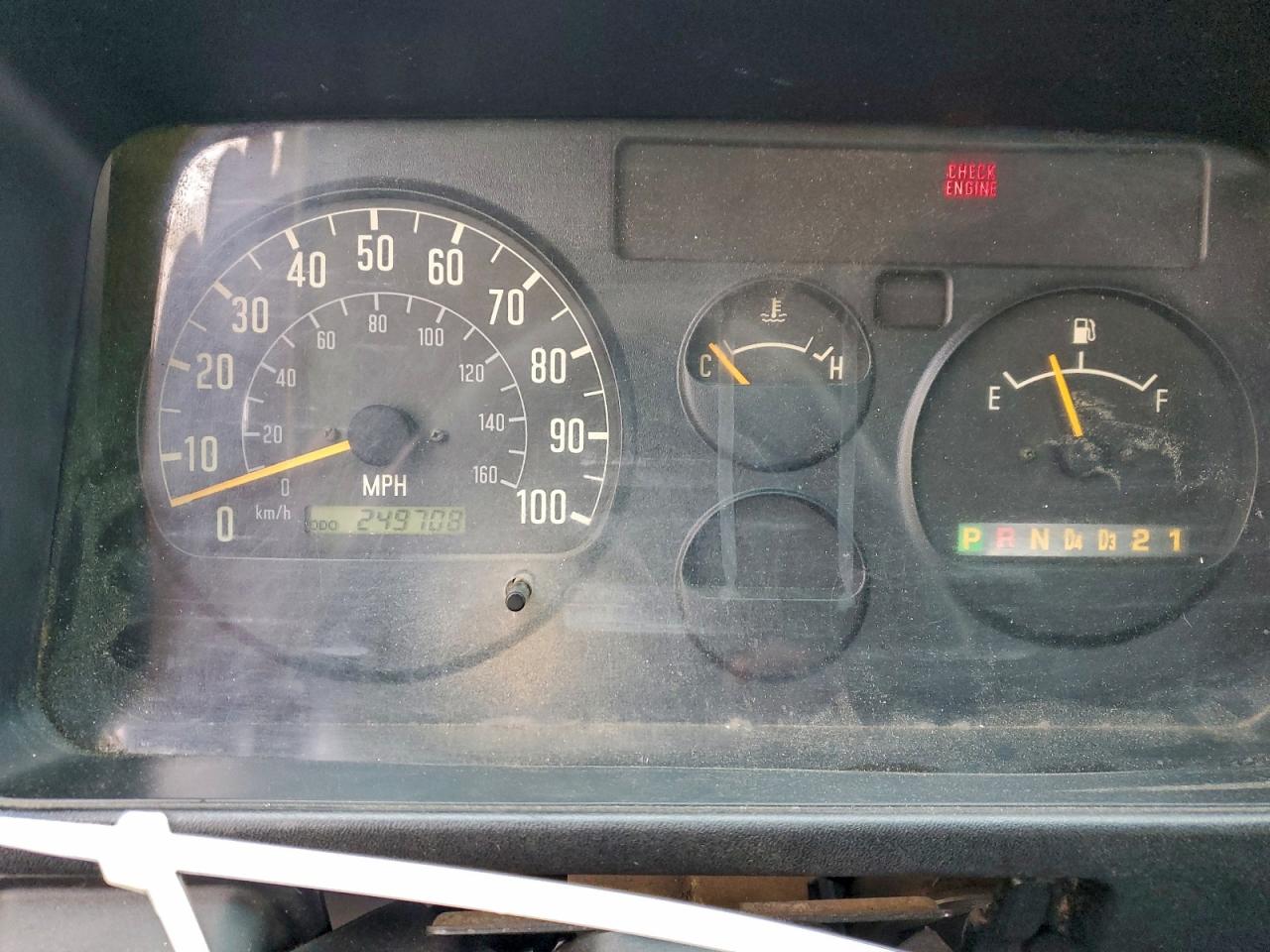 2006 ISUZU NPR photo 8