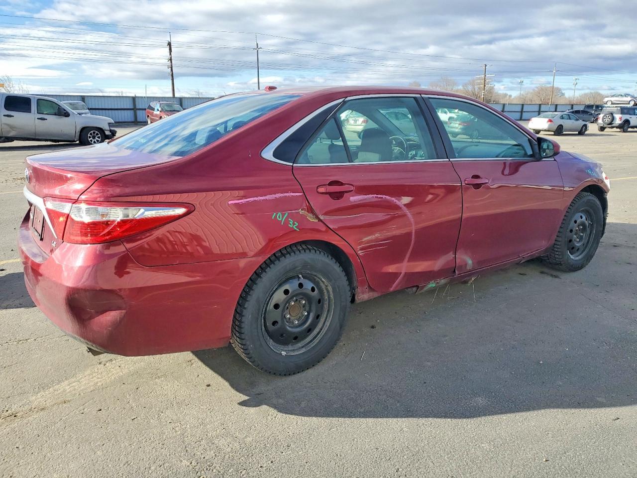 2016 TOYOTA CAMRY LE photo 3