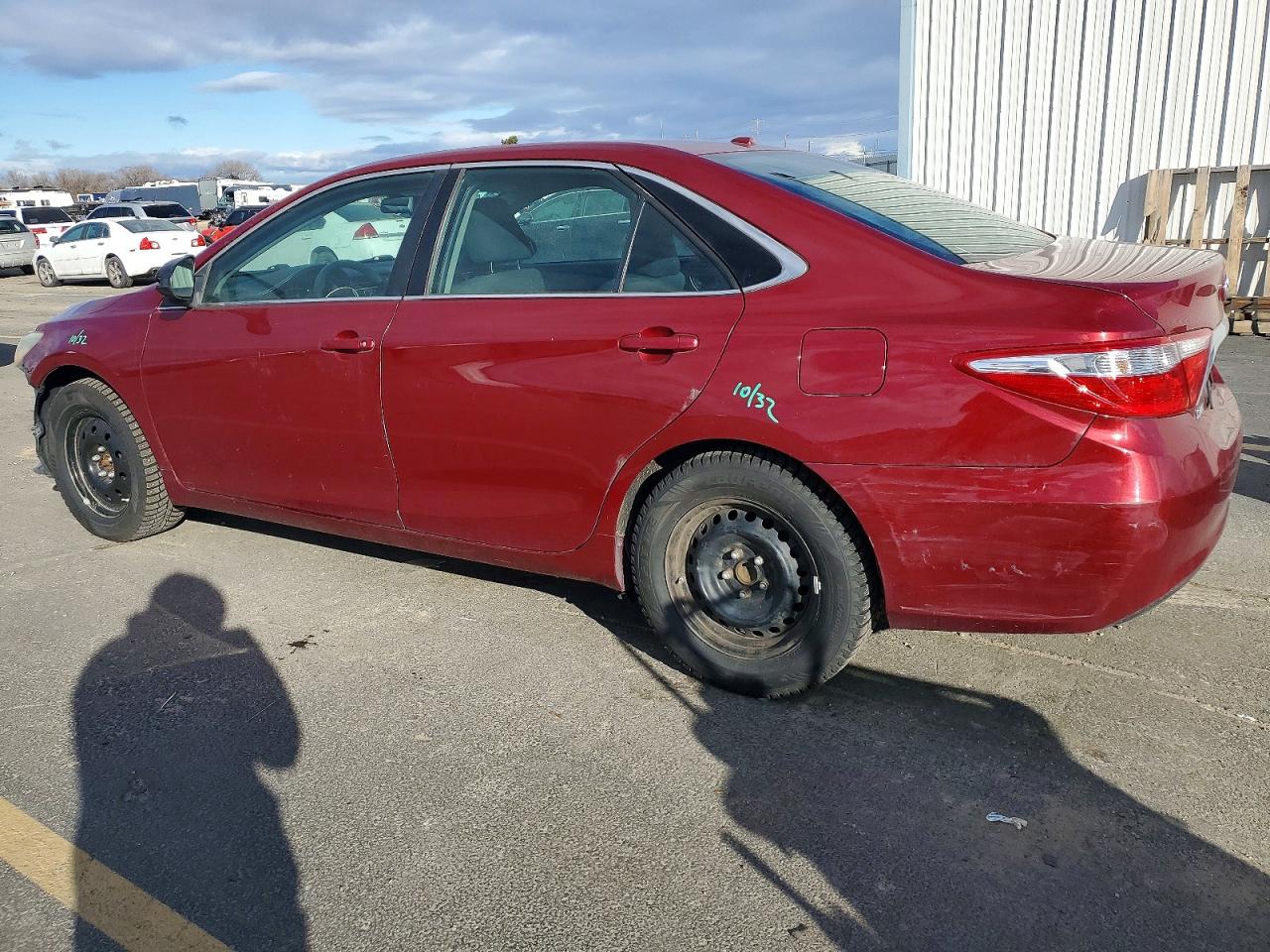 2016 TOYOTA CAMRY LE photo 2