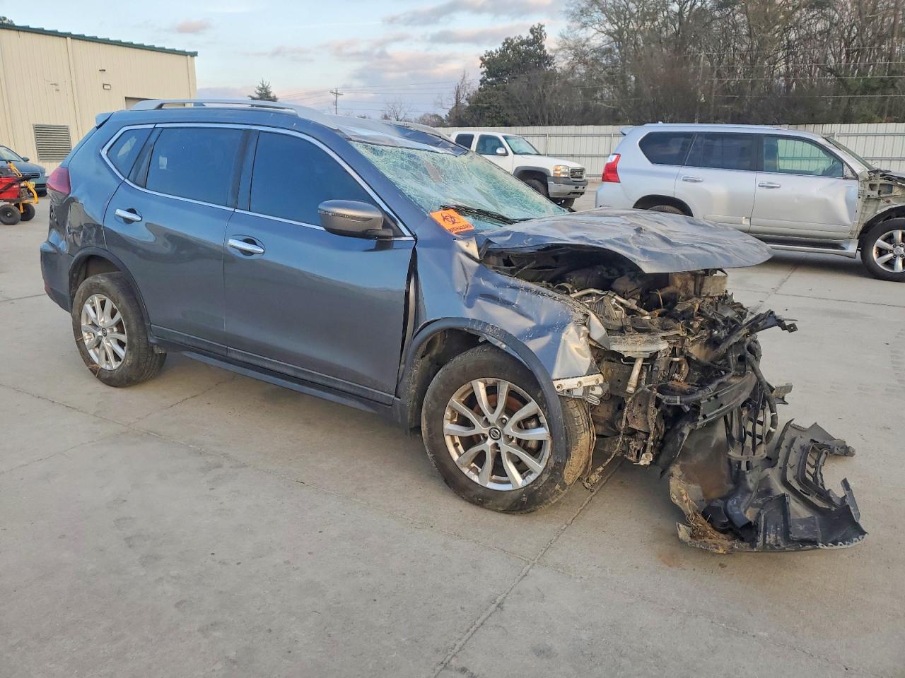2019 NISSAN ROGUE S photo 4