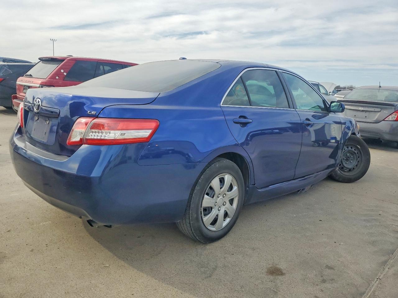 2011 TOYOTA CAMRY BASE photo 3