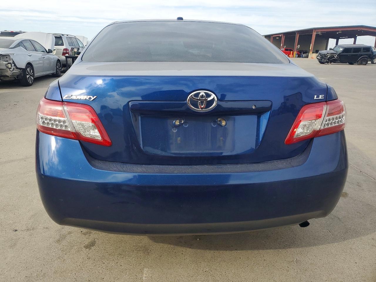 2011 TOYOTA CAMRY BASE photo 6