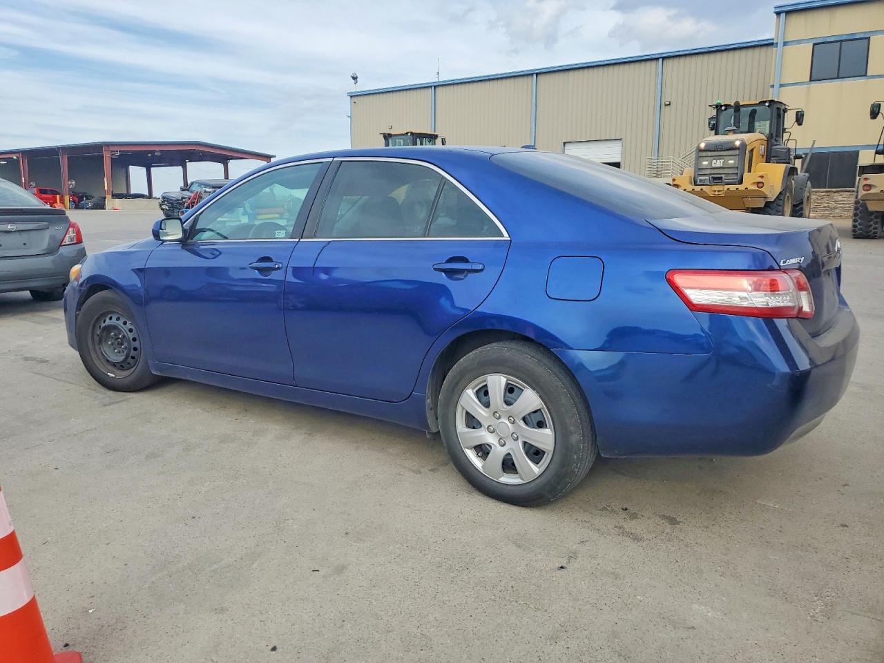 2011 TOYOTA CAMRY BASE photo 2