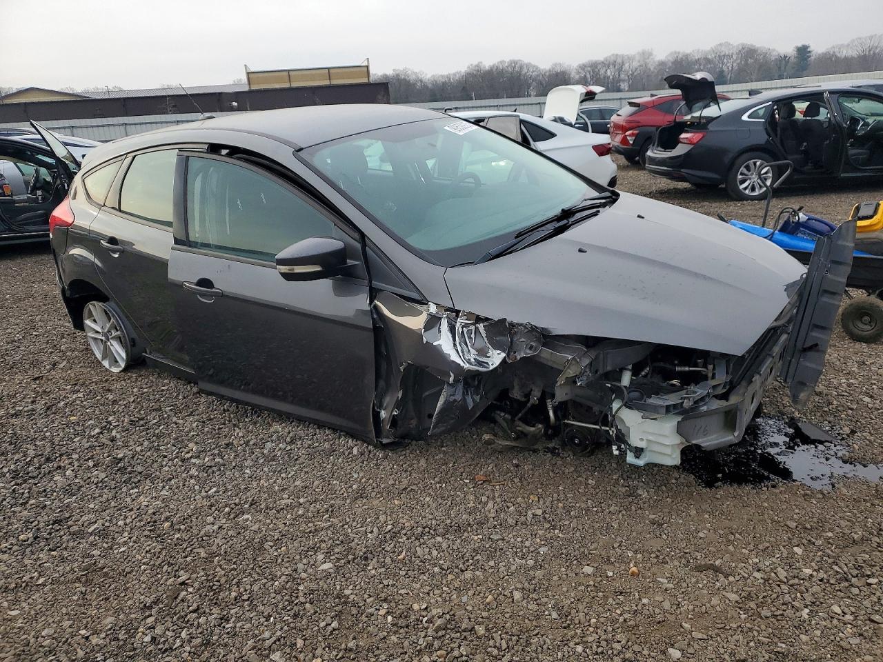 2017 FORD FOCUS SE photo 4
