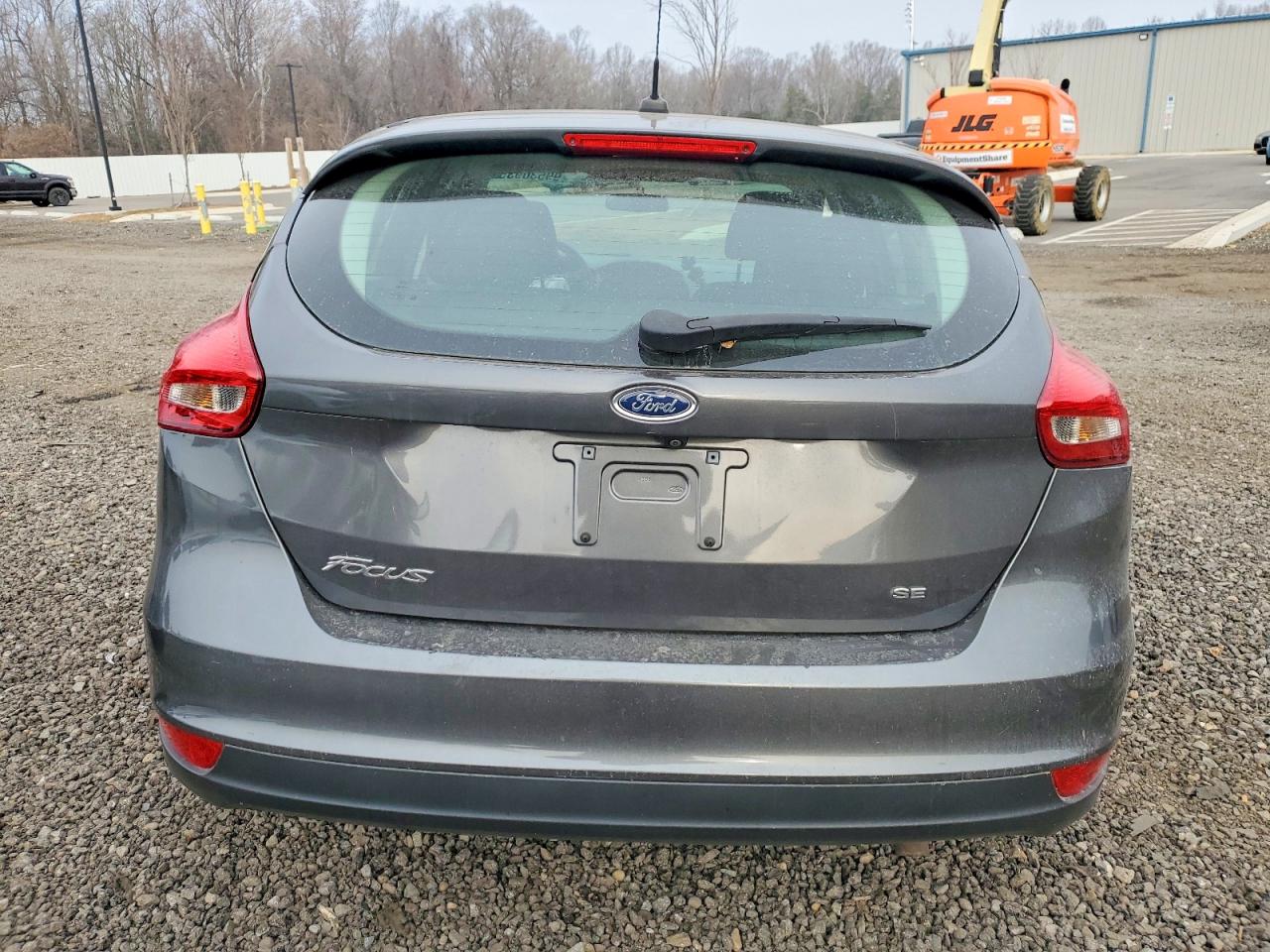 2017 FORD FOCUS SE photo 6