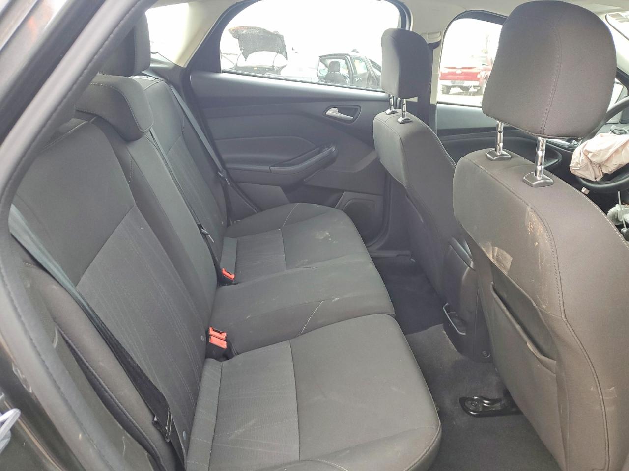 2017 FORD FOCUS SE photo 10