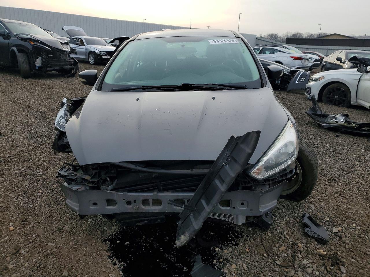 2017 FORD FOCUS SE photo 5