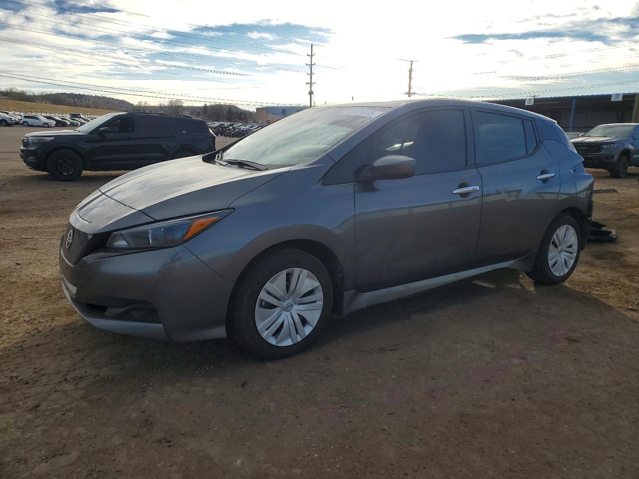 2025 NISSAN LEAF