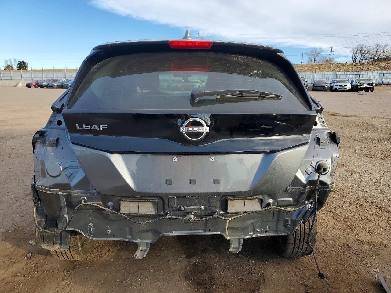 2025 NISSAN LEAF S photo 6