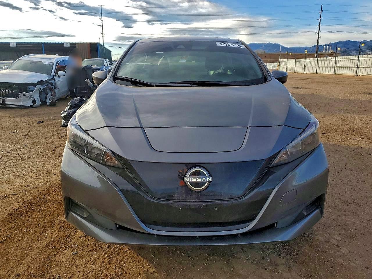 2025 NISSAN LEAF S photo 5