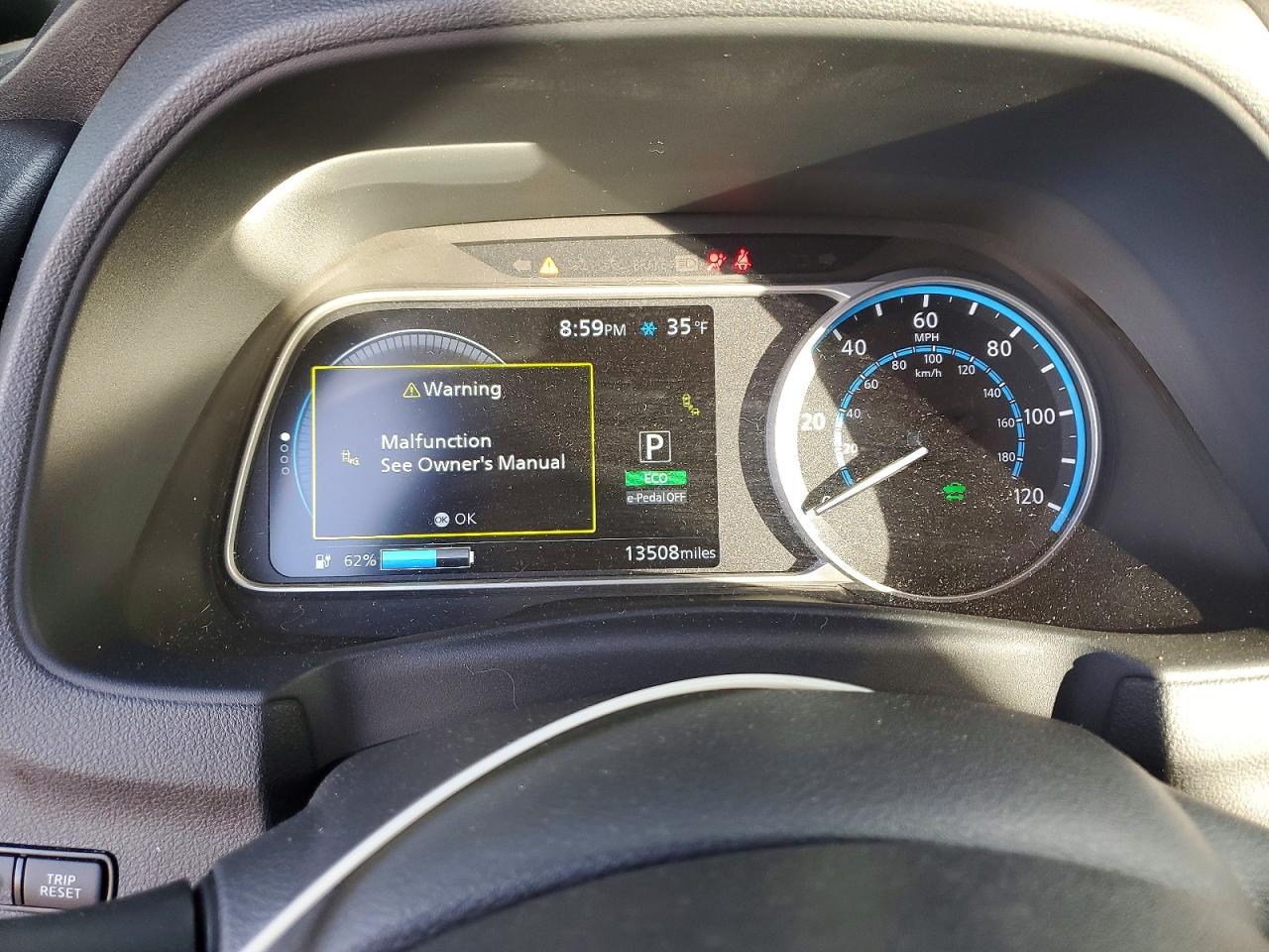 2025 NISSAN LEAF S photo 9