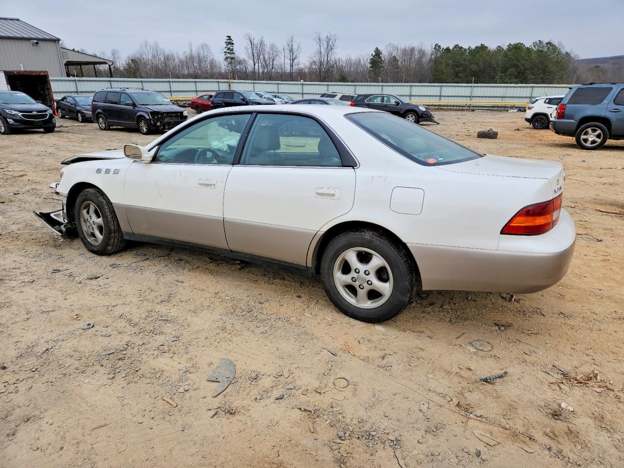 1999 LEXUS ES 300 photo 2