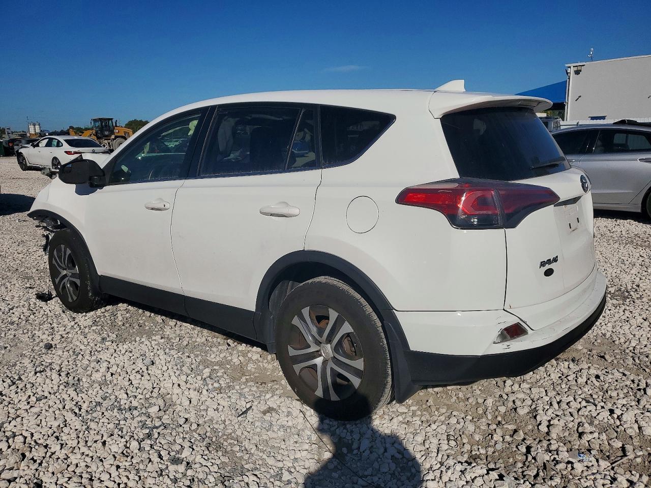 2018 TOYOTA RAV4 LE photo 2