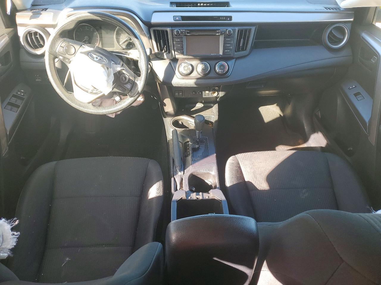 2018 TOYOTA RAV4 LE photo 8