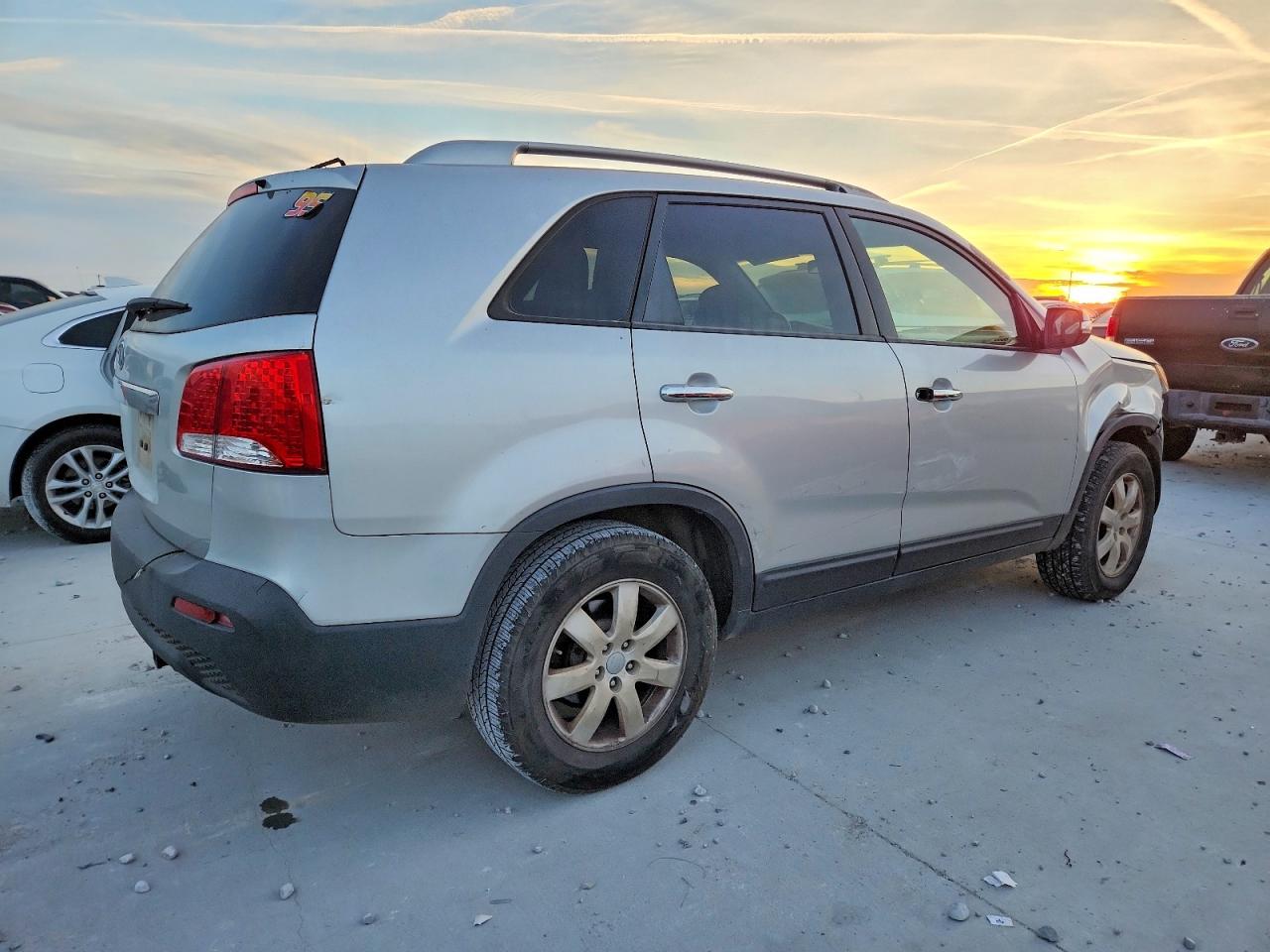 2013 KIA SORENTO LX photo 3