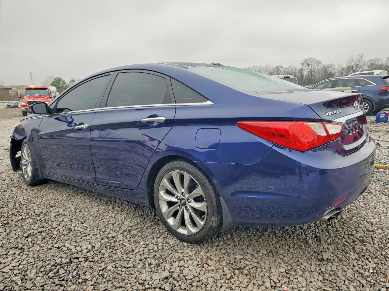 2013 HYUNDAI SONATA SE photo 2