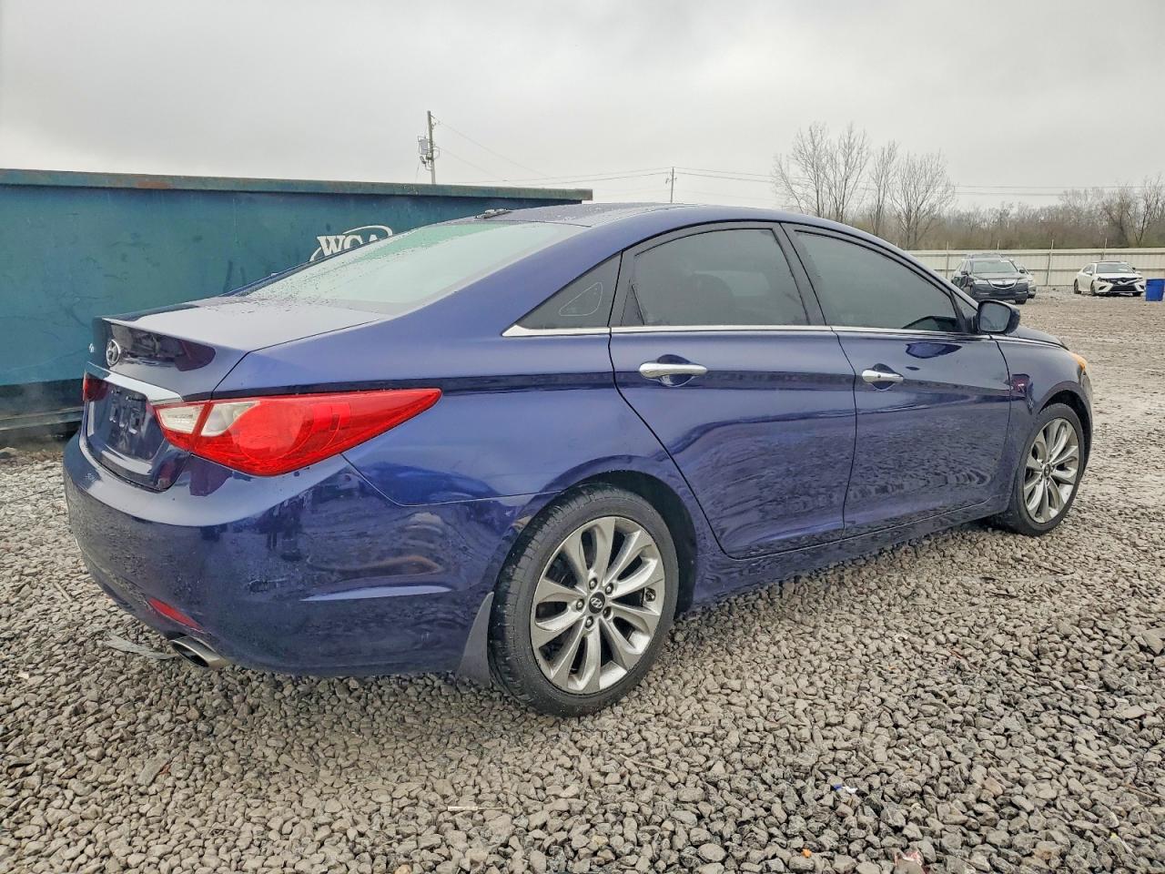 2013 HYUNDAI SONATA SE photo 3