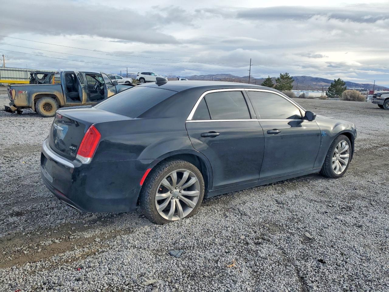 2016 CHRYSLER 300 LIMITED photo 3