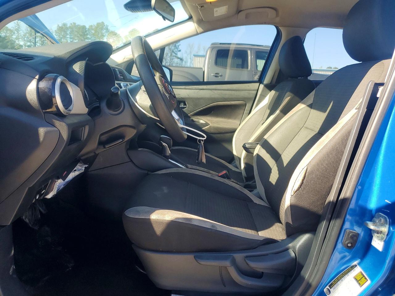 2021 NISSAN VERSA SV photo 7