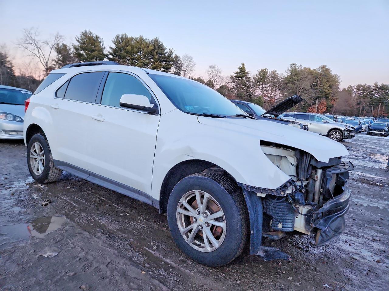 2017 CHEVROLET EQUINOX LT photo 4