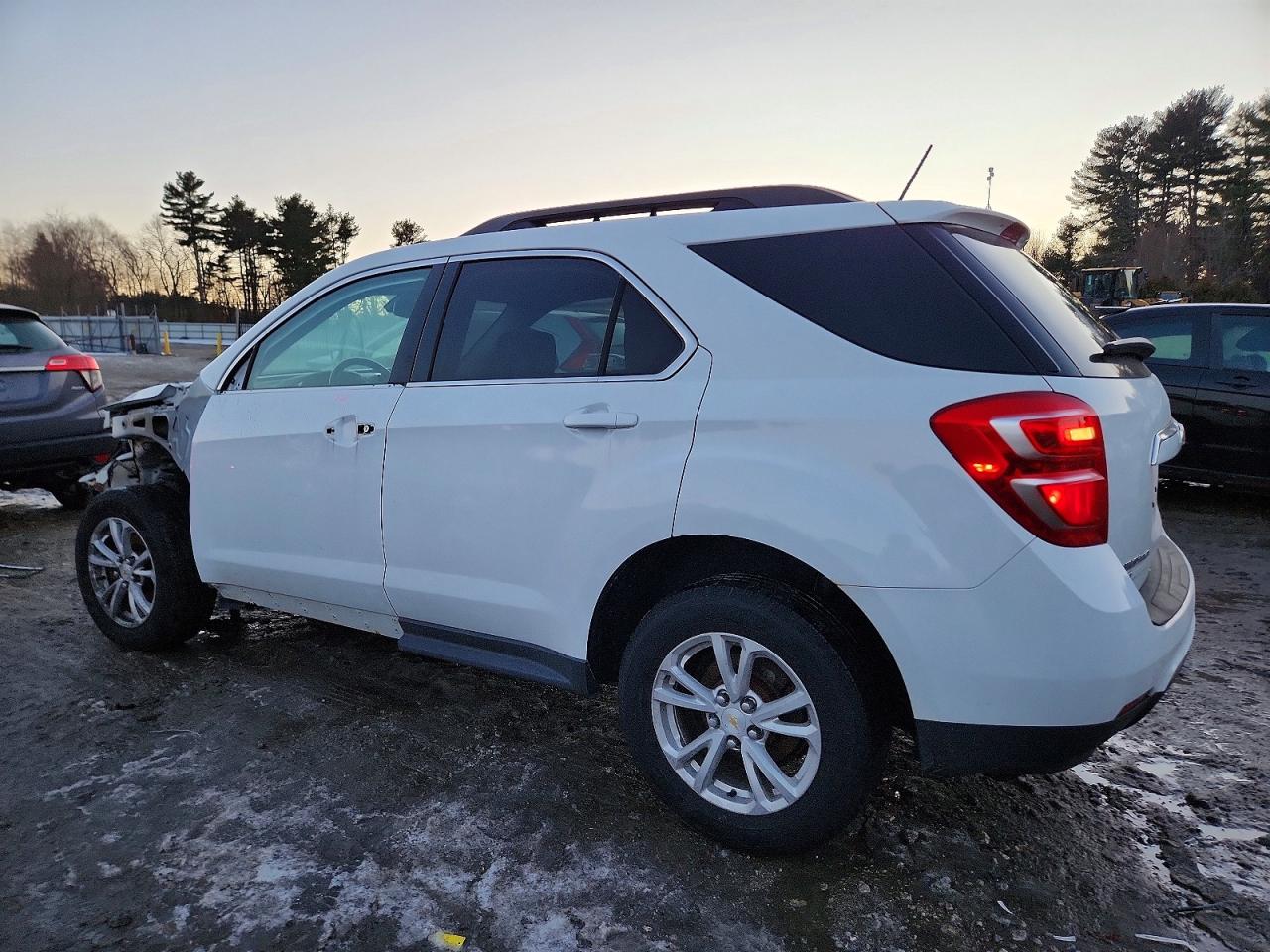 2017 CHEVROLET EQUINOX LT photo 2