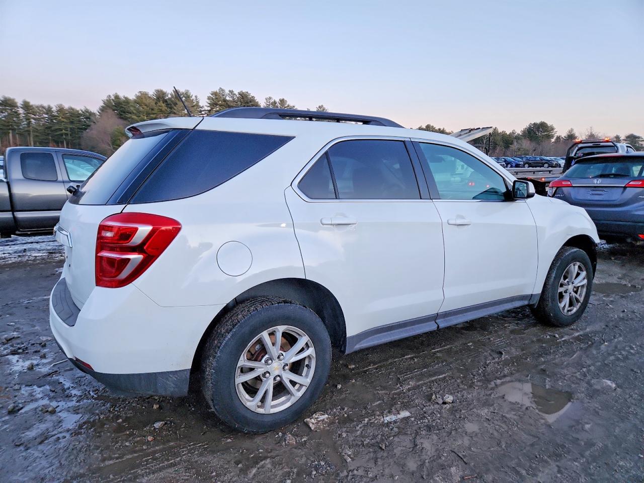 2017 CHEVROLET EQUINOX LT photo 3