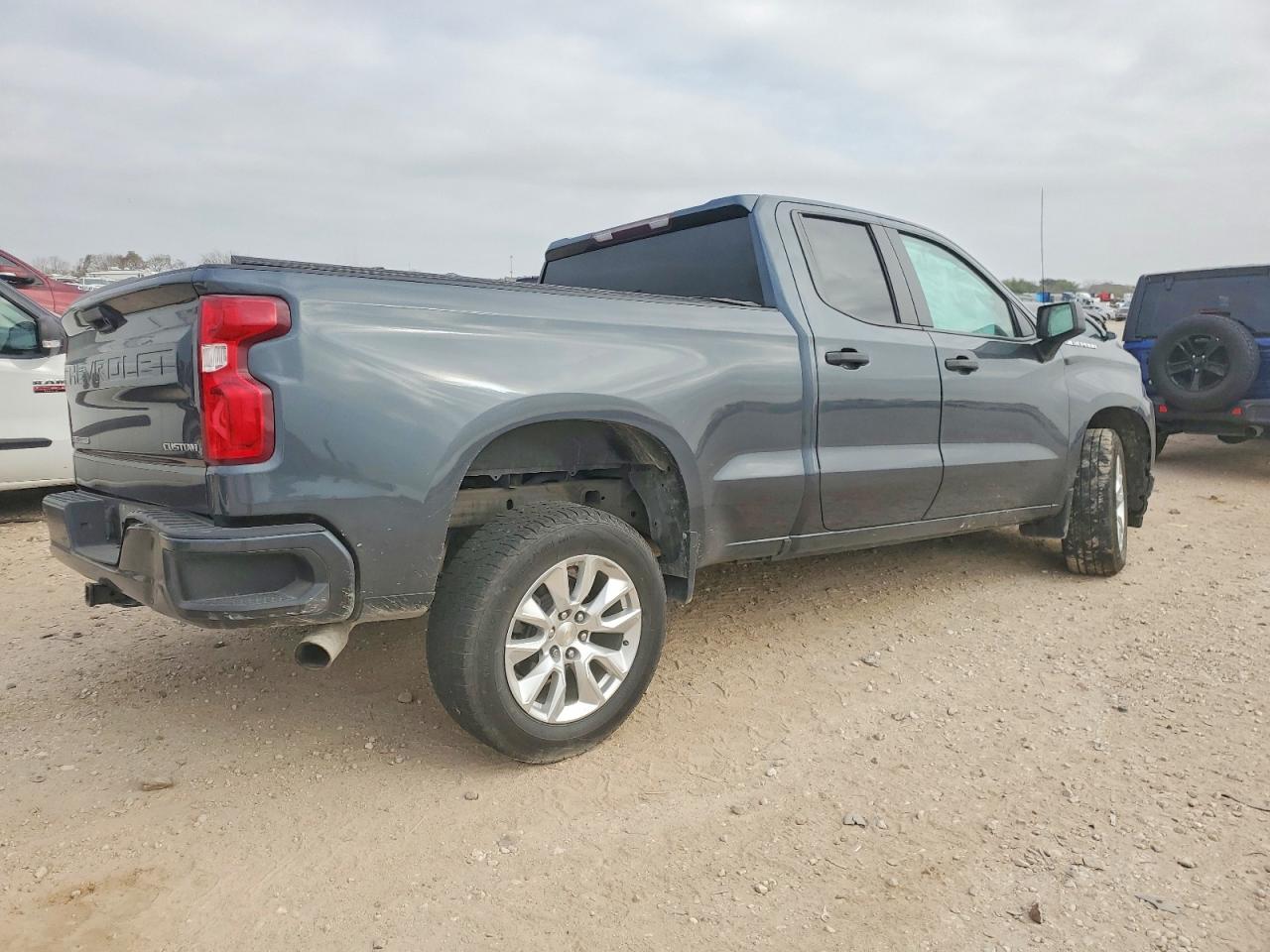 2020 CHEVROLET SILVERADO C1500 CUSTOM photo 3