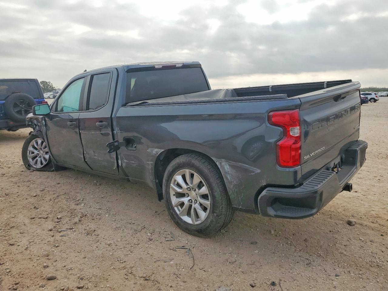 2020 CHEVROLET SILVERADO C1500 CUSTOM photo 2