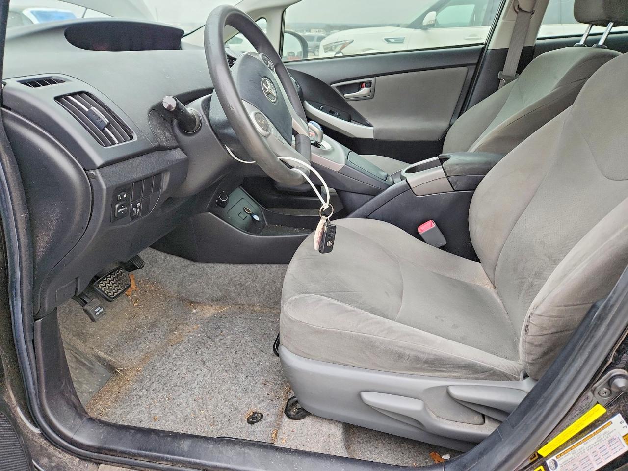 2013 TOYOTA PRIUS photo 13