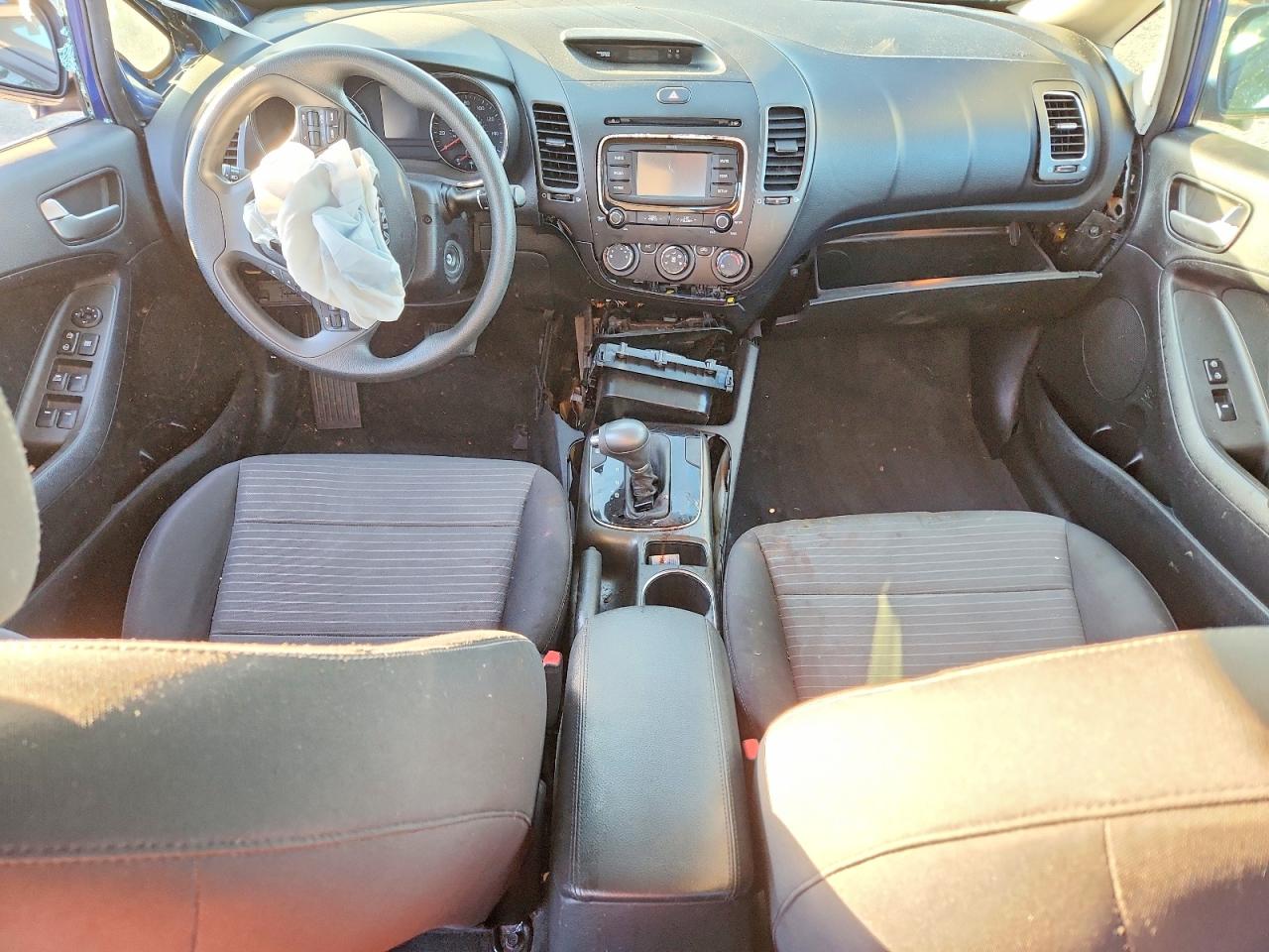 2017 KIA FORTE LX photo 8