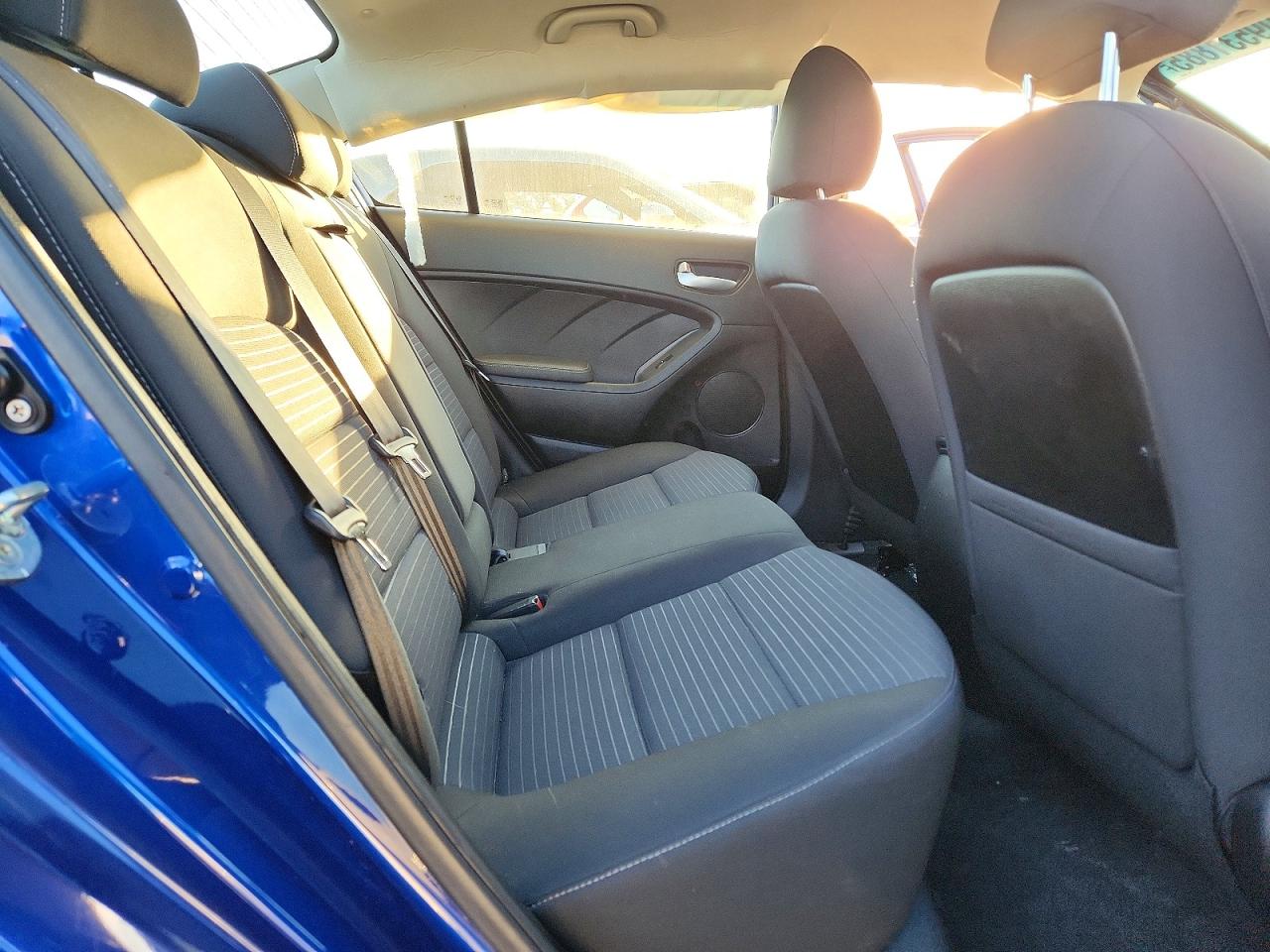 2017 KIA FORTE LX photo 10
