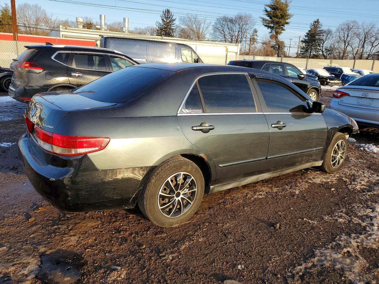 2004 HONDA ACCORD LX photo 3