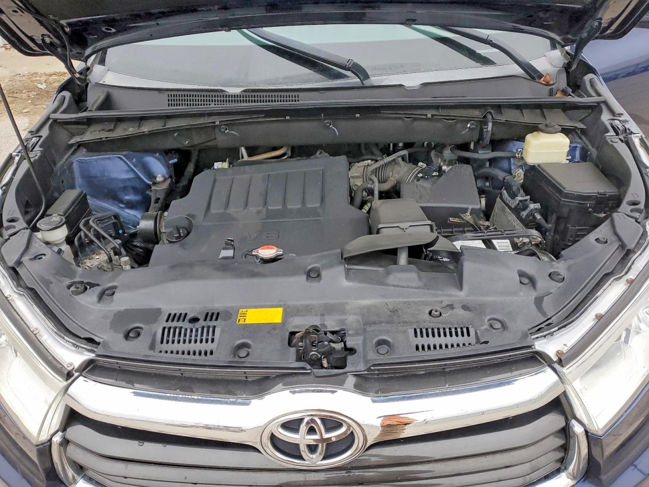 2016 TOYOTA HIGHLANDER XLE photo 12