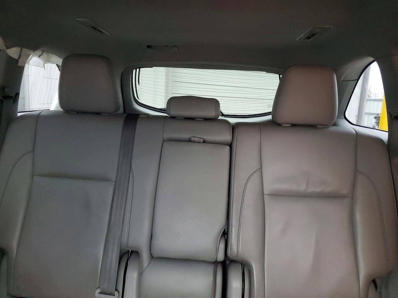 2016 TOYOTA HIGHLANDER XLE photo 10