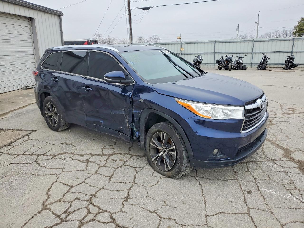 2016 TOYOTA HIGHLANDER XLE photo 4