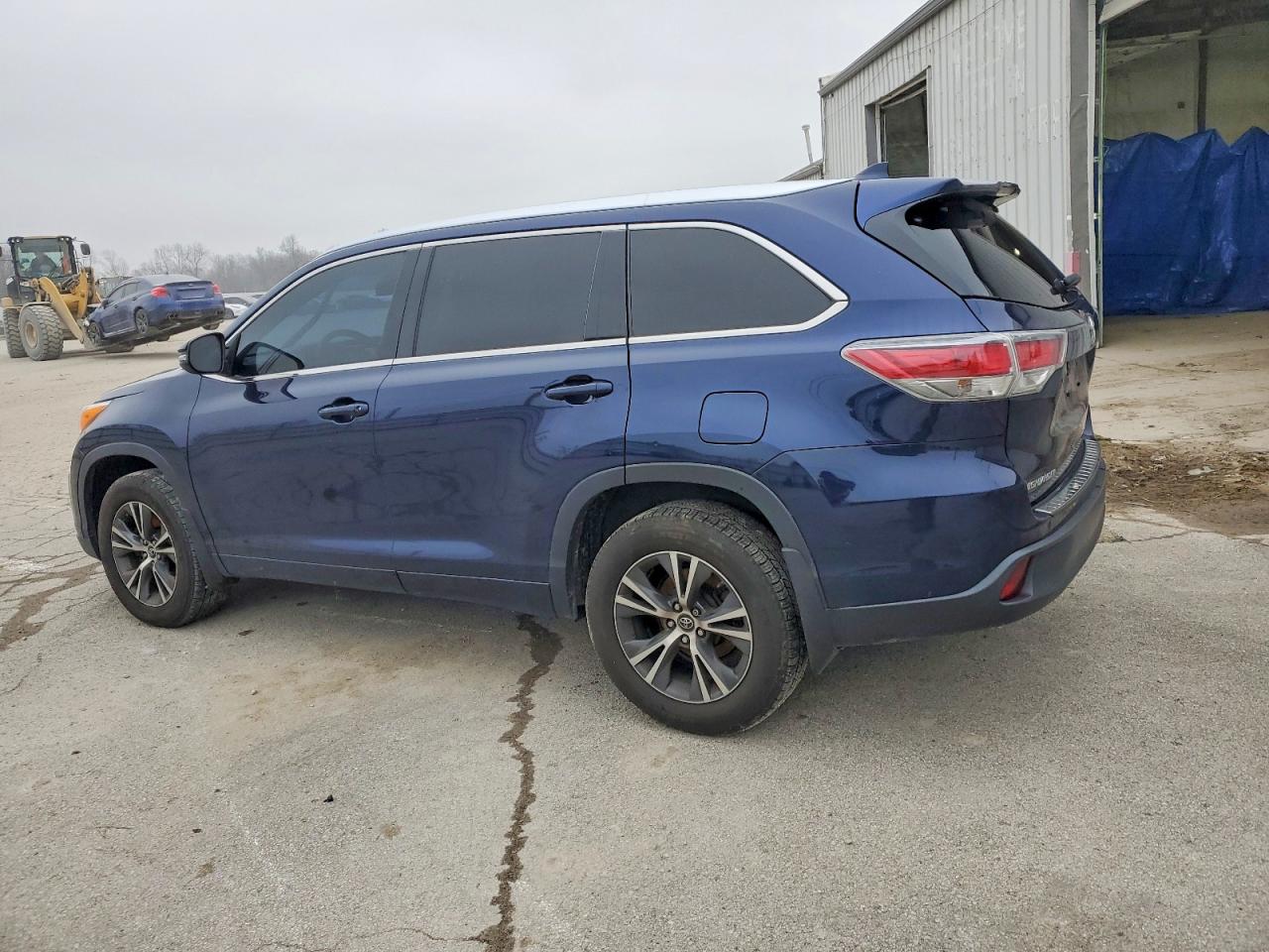 2016 TOYOTA HIGHLANDER XLE photo 2