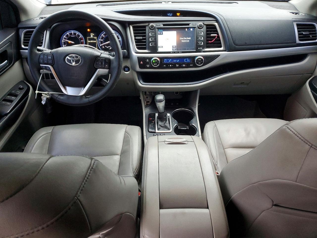 2016 TOYOTA HIGHLANDER XLE photo 8