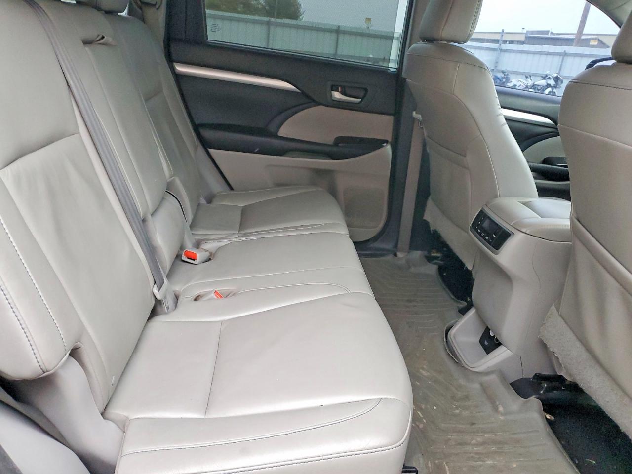 2016 TOYOTA HIGHLANDER XLE photo 11