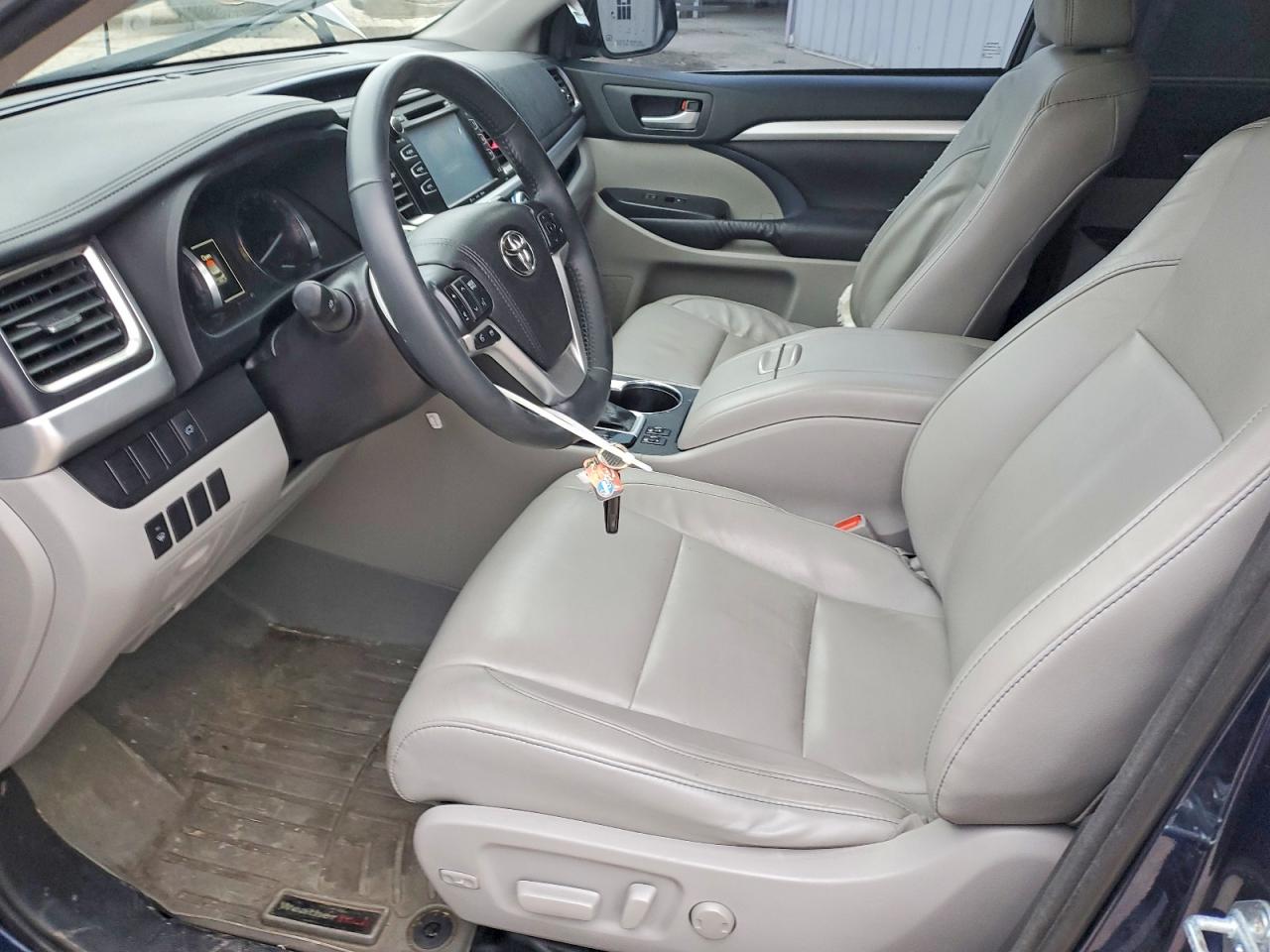 2016 TOYOTA HIGHLANDER XLE photo 7