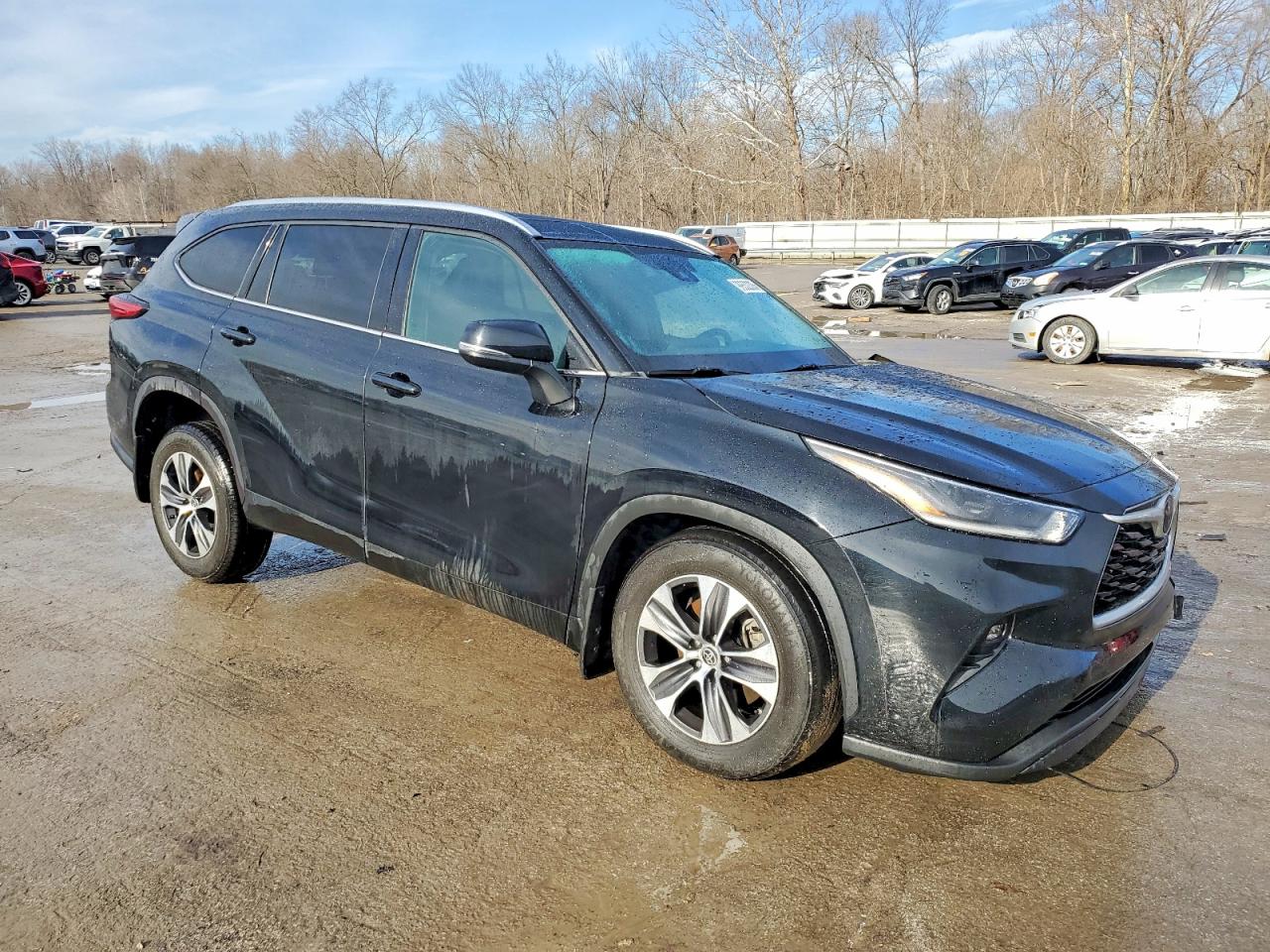2021 TOYOTA HIGHLANDER XLE photo 4