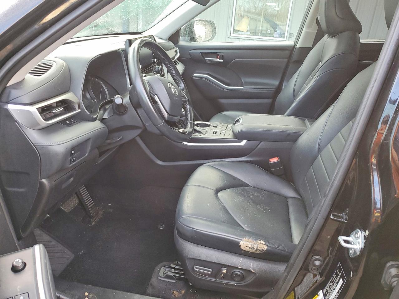 2021 TOYOTA HIGHLANDER XLE photo 7