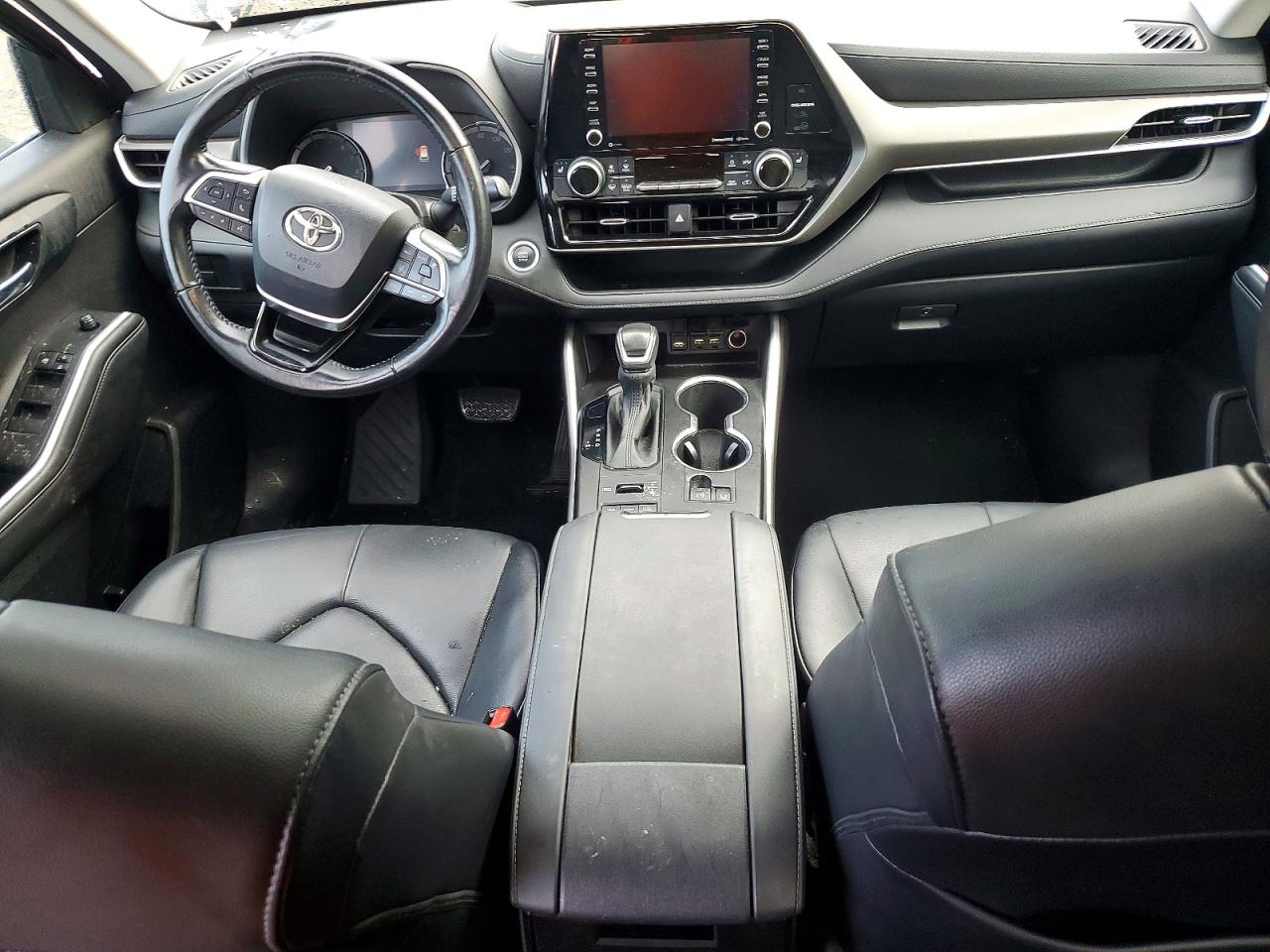 2021 TOYOTA HIGHLANDER XLE photo 8