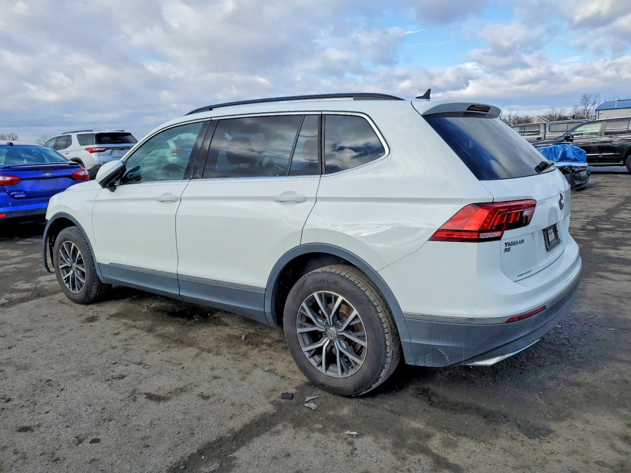 2020 VOLKSWAGEN TIGUAN SE photo 2