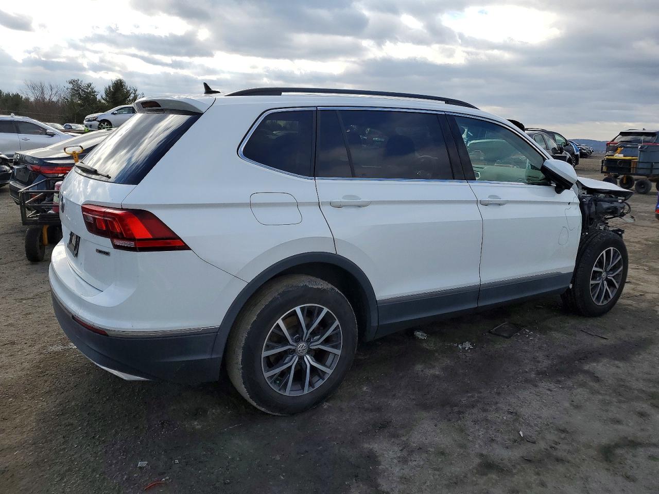 2020 VOLKSWAGEN TIGUAN SE photo 3