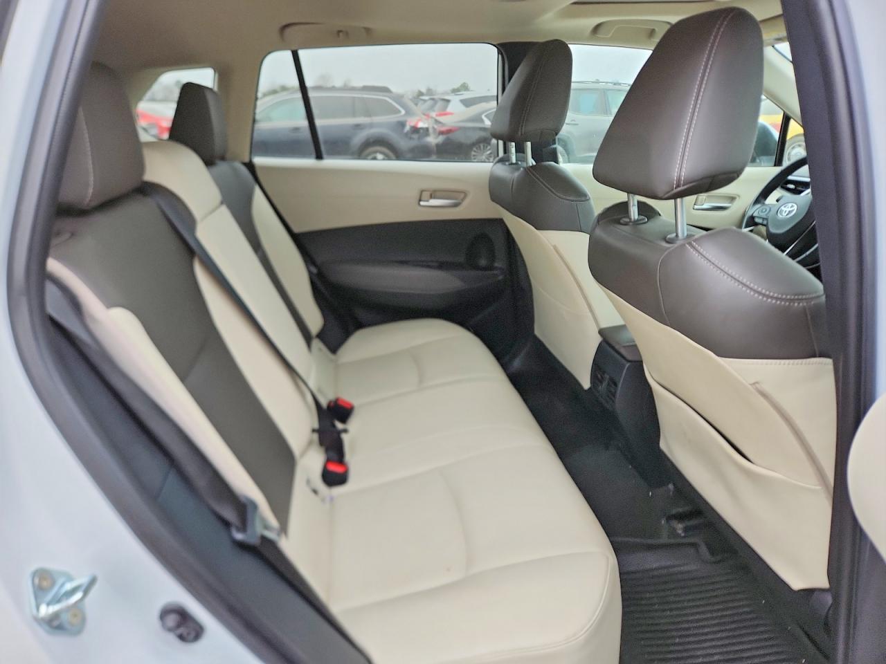 2023 TOYOTA COROLLA CROSS XLE photo 11