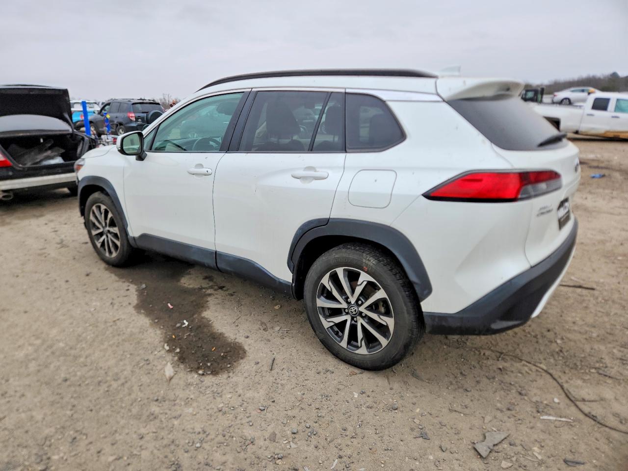 2023 TOYOTA COROLLA CROSS XLE photo 2